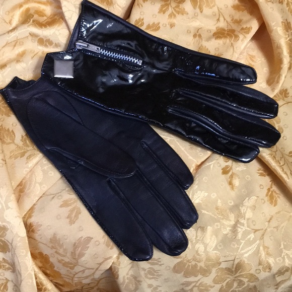 Gloves - Picture 2 of 2